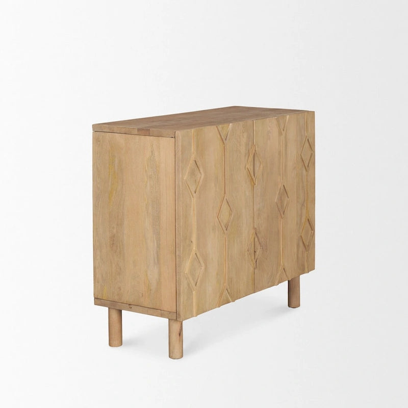 Buffet d'appoint en bois massif brun clair avec portes sculptées motif losanges et étagère intérieure