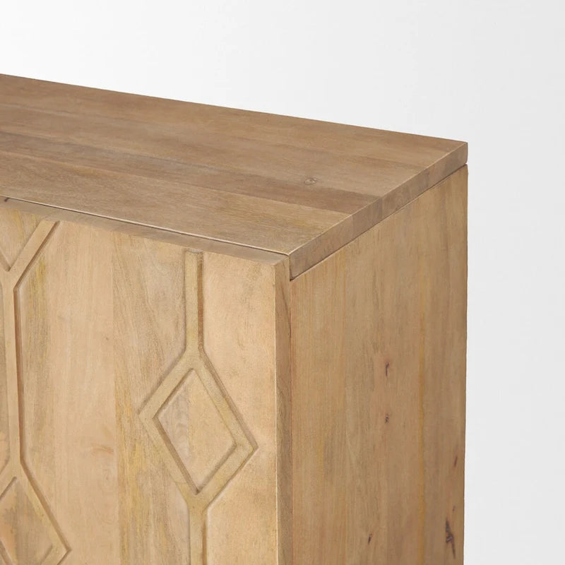 Buffet d'appoint en bois massif brun clair avec portes sculptées motif losanges et étagère intérieure