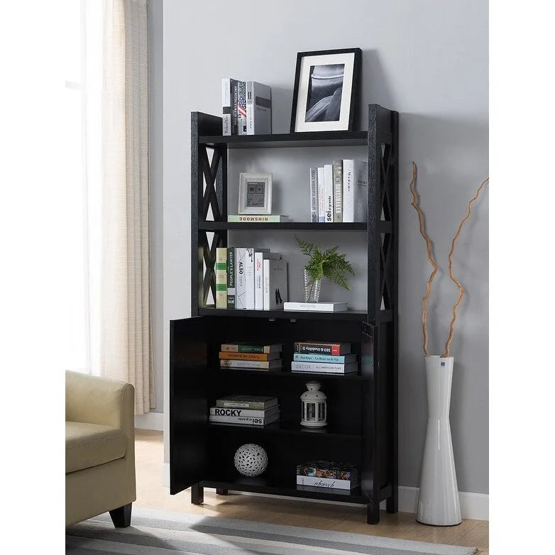 Bibliothèque sculptée motif hachuré noir avec étagères ouvertes et armoire à double porte